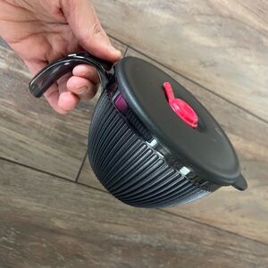 Tupperware Vent N Serve Microwave Soup Mug Bowl Black and Red vent with Handle